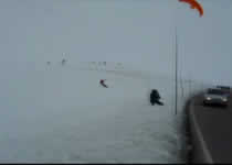 Der fliegende Snowboarder