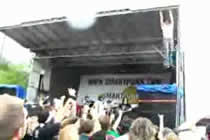 Verrückter Stage Dive